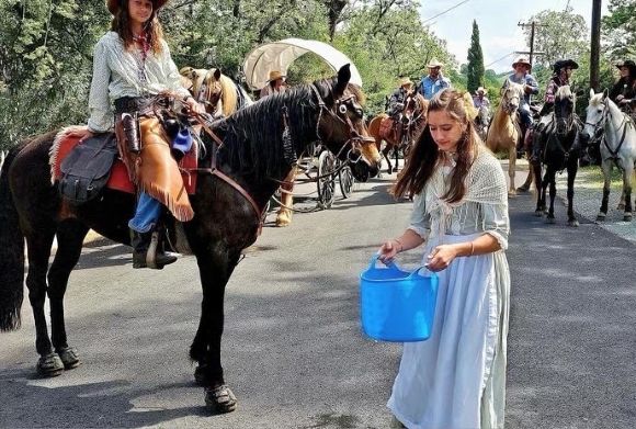 Highway 50 Wagon Train from Tahoe Nevada to Placerville California in Cavallo simple hoof boos